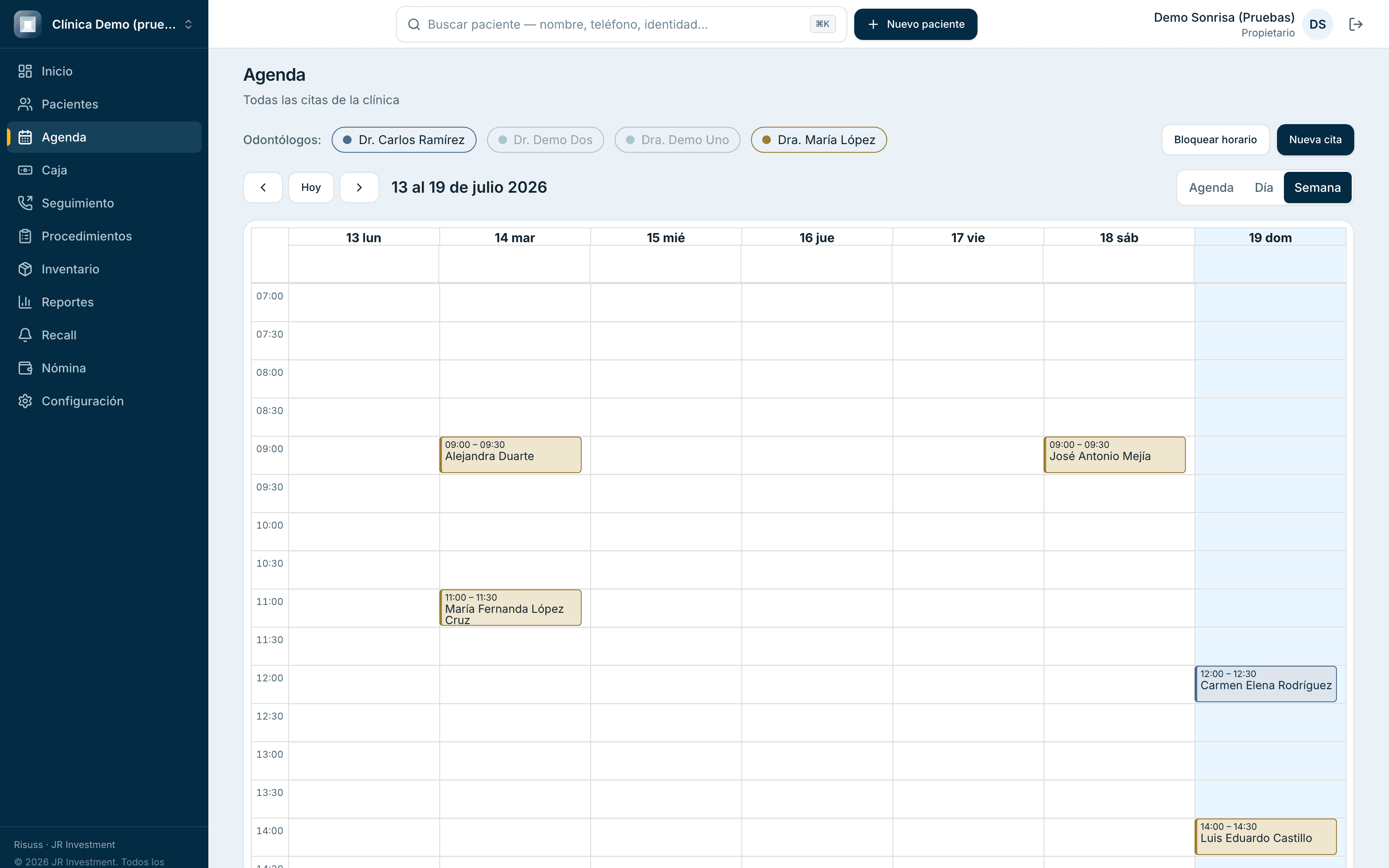 Vista semanal de la agenda de DentalMAX con citas por odontólogo